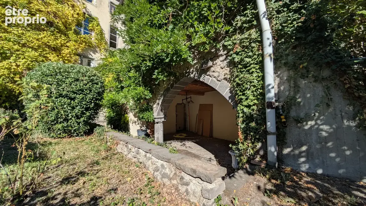 Jolie et grande propriété sur RIOM - photo 2