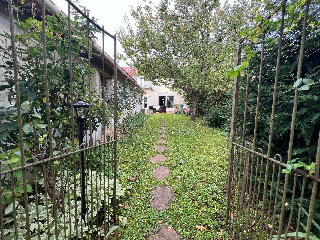 Maison à FERRIERES-EN-BRIE