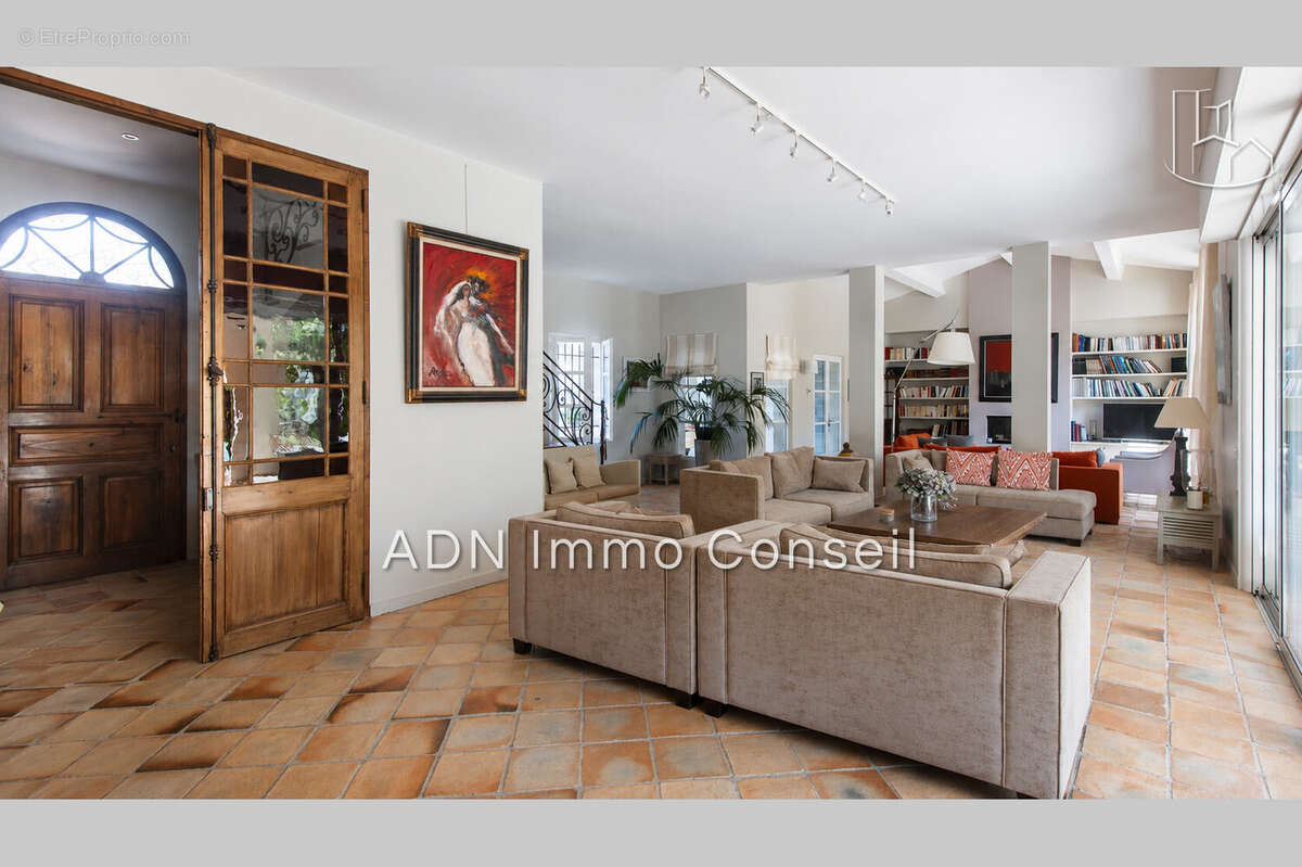 Maison 264 m² à Mallemort  - photo 3