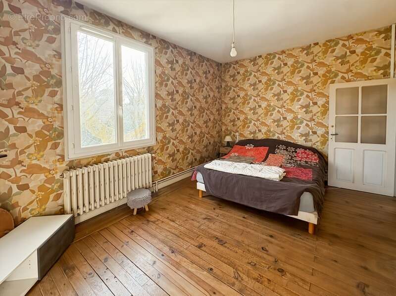 Maison à VIC-FEZENSAC