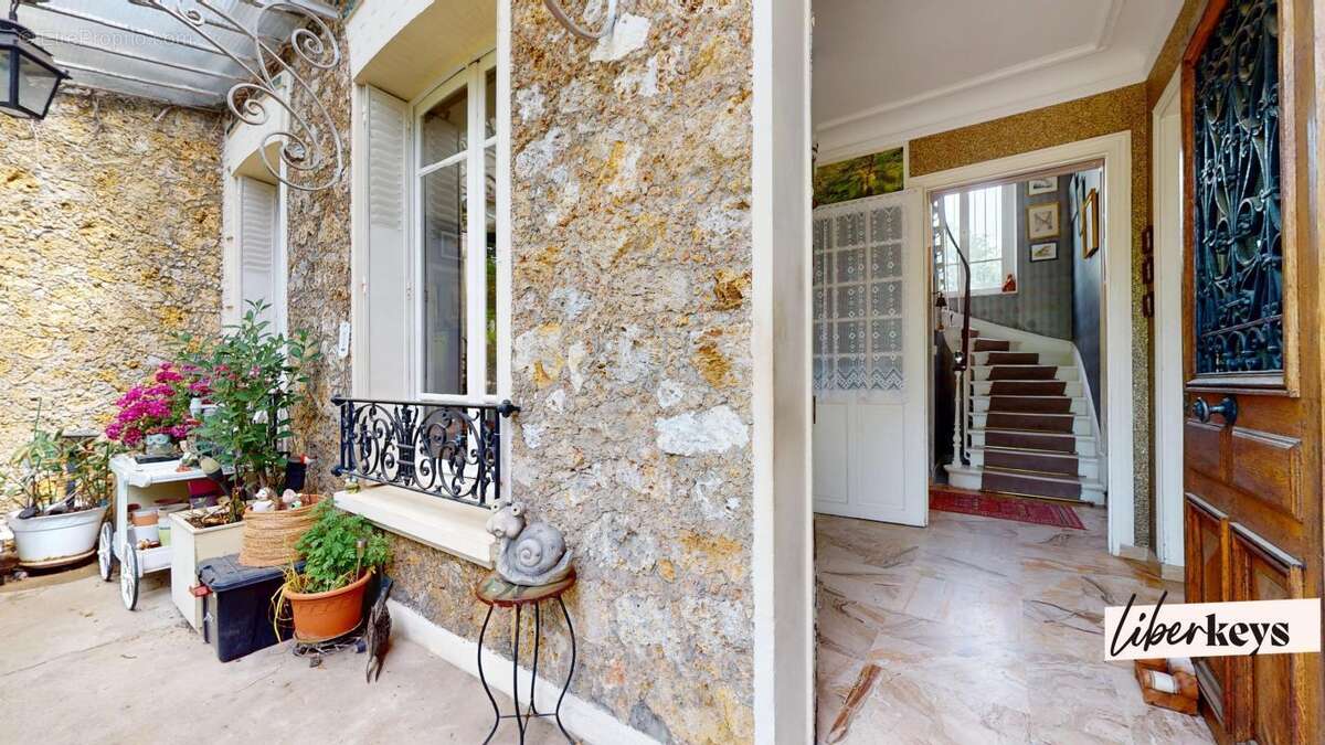 Propriété familiale de 236 m² avec jardin arboré de 878 m² – Vaucresson - photo 13