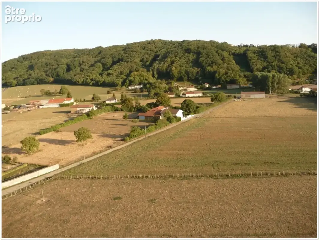 Une grande maison de 220 m² de potentiel sur un grand terrain de plus de 5500 m², bien isolée. À Ornacieux 38260 - photo 7