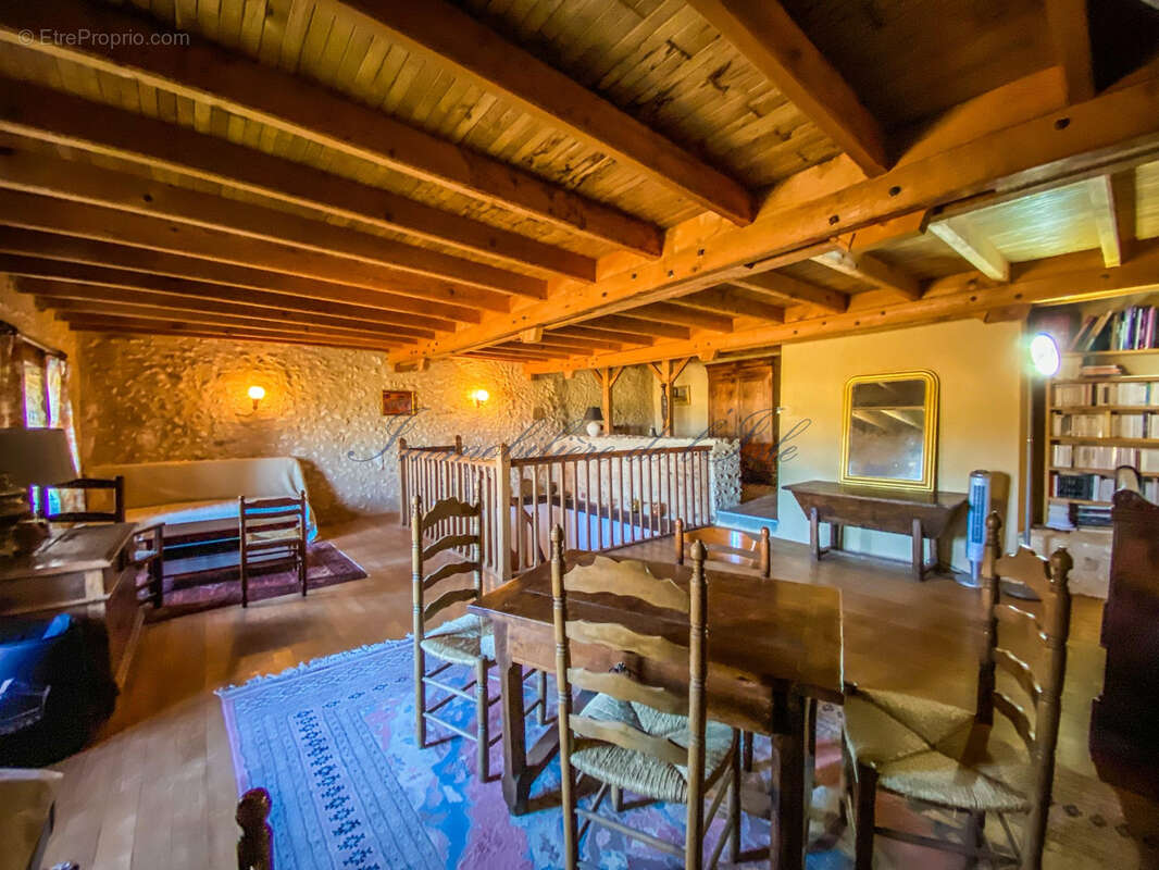 Maison à NEUVIC