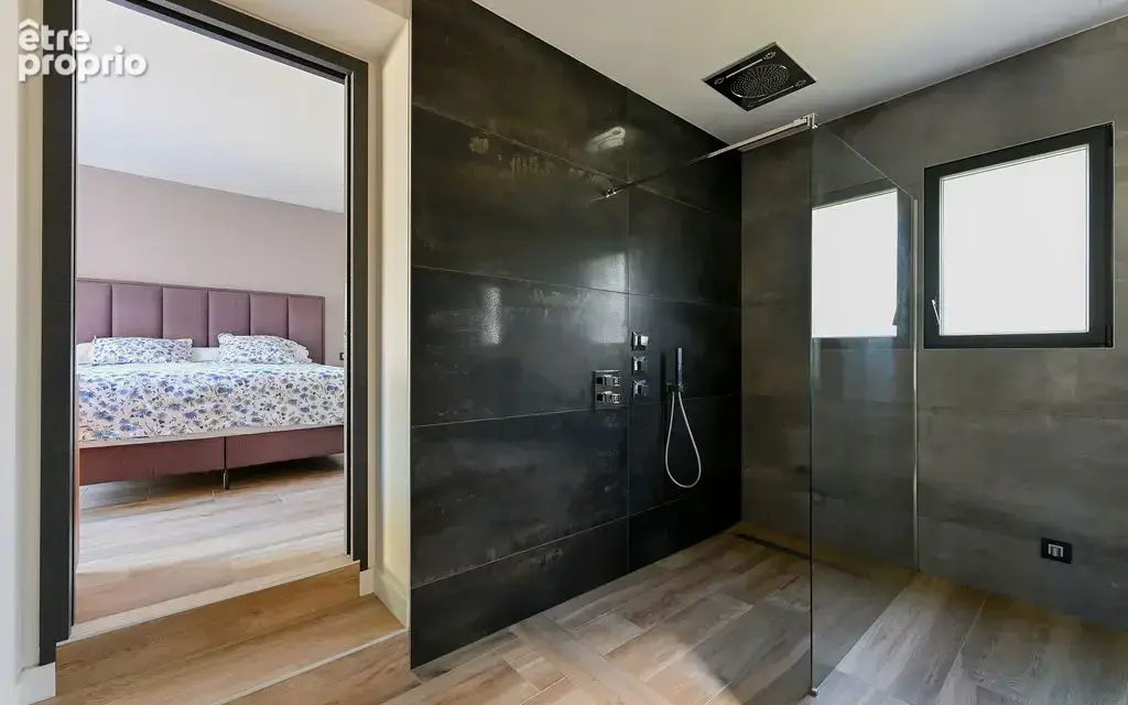 Maison récente lumineuse avec sous-sol, dépendances et piscine - photo 8