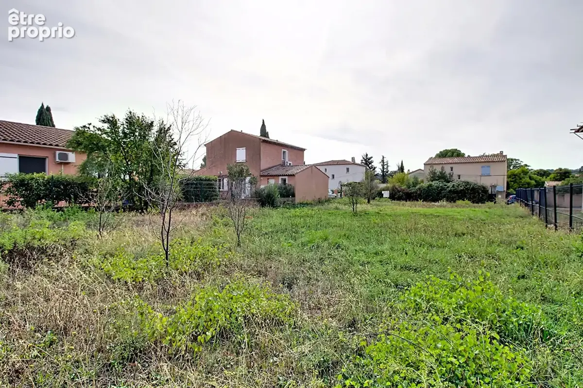 A VENDRE en EXCLUSVITE - Terrain Draguignan 751m² avec 50% d'emprise au sol. - photo 3