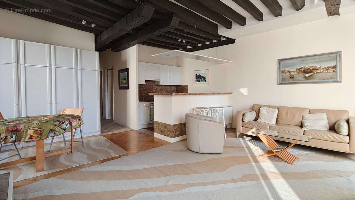 Appartement à PARIS-1E