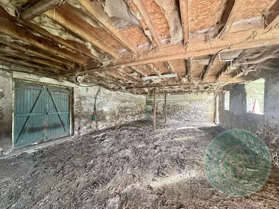 Maison avec grange - Terrain 2 335 m² avec une vue sur les montagnes - photo 8