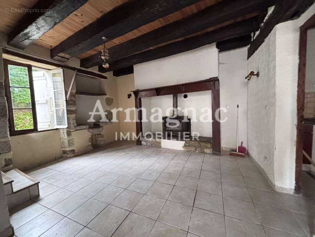 Maison à VIC-FEZENSAC