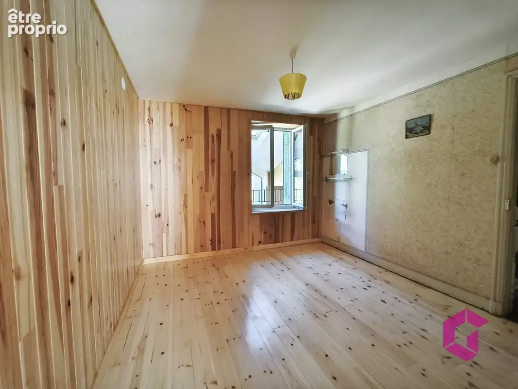 Maison de bourg de 230 m2 avec 11 chambres et un petit jardin, Idéal gite ! - photo 6