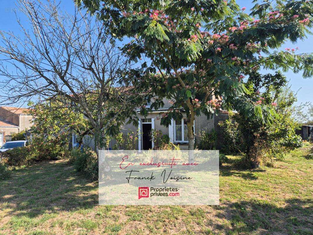 Maison à VENDRENNES