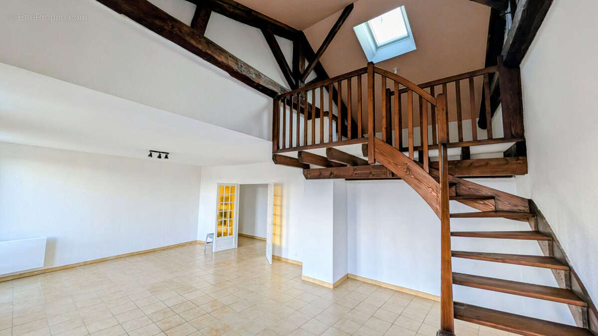 Appartement à BOURG-DE-PEAGE