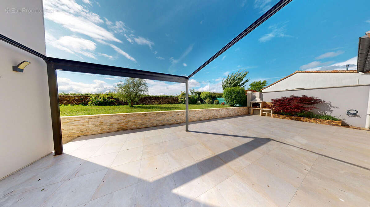 Maison à ROCHES-PREMARIE-ANDILLE