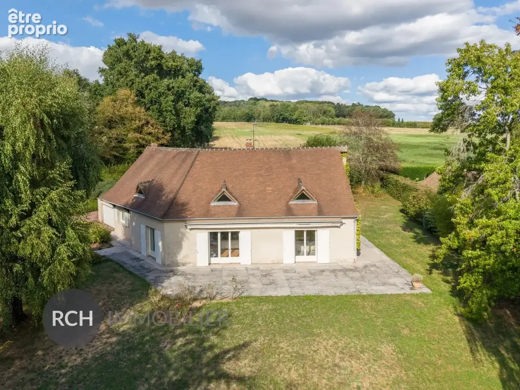 Proche Montfort-l'Amaury - Maison d'architecte baignée de lumière avec piscine chauffée et terrain arboré - photo 17