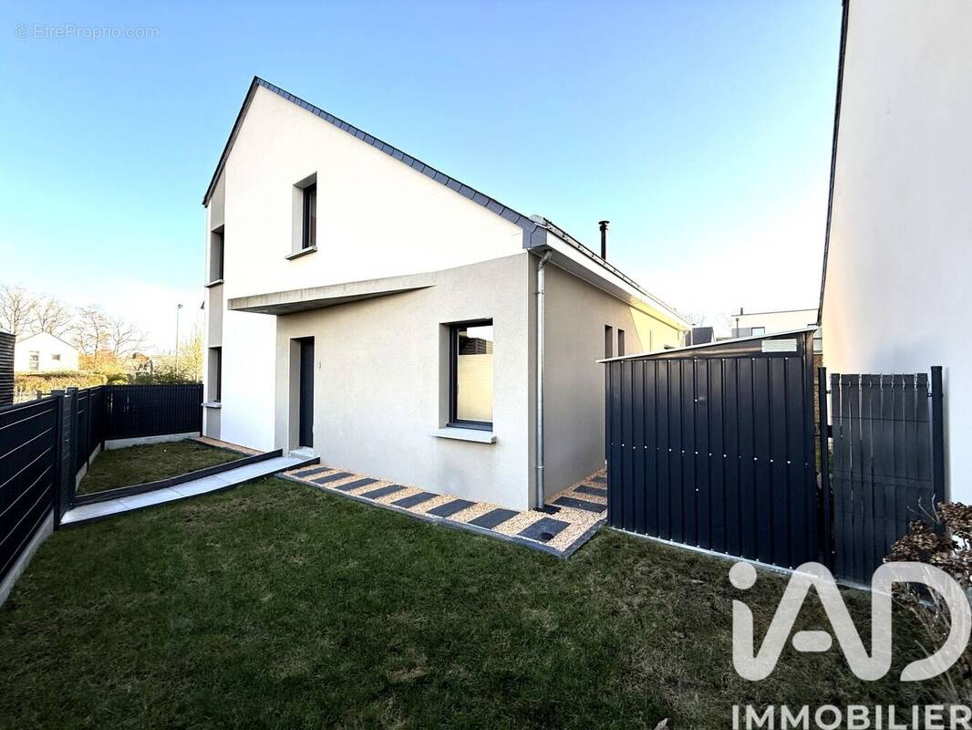 Photo 1 - Maison à SAINT-LAMBERT-LA-POTHERIE