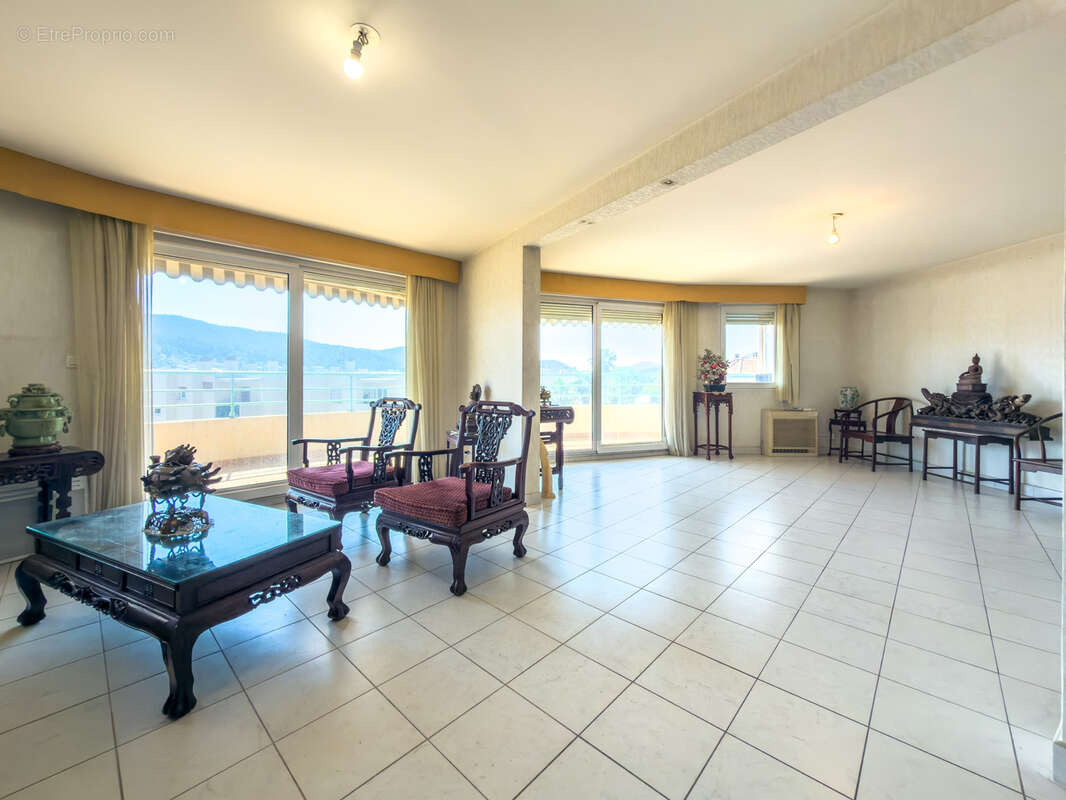 Appartement à HYERES