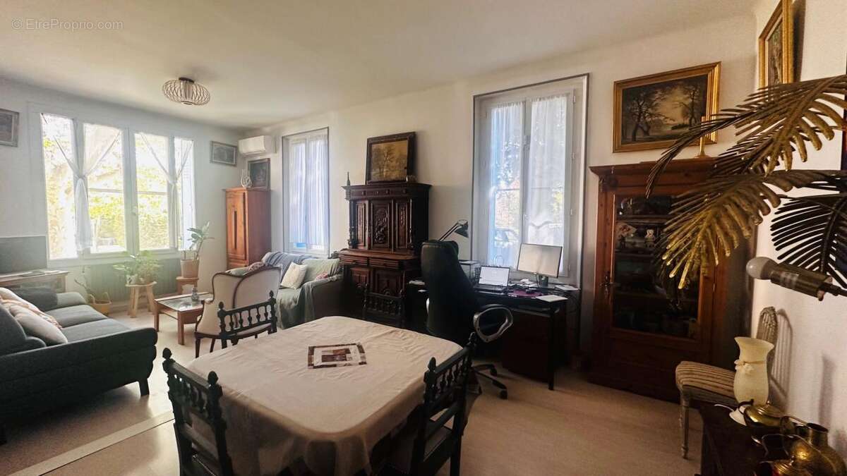 Maison à VIOLES