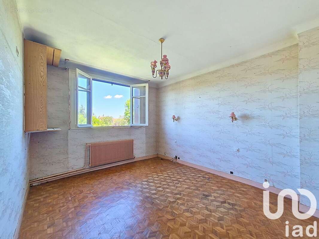 Photo 6 - Maison à LE MESNIL-SAINT-DENIS