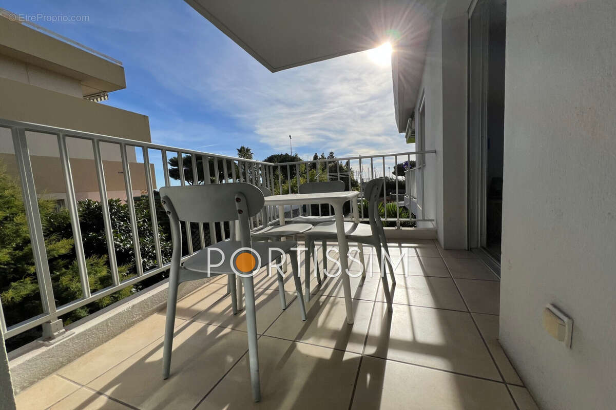 Appartement à SAINT-LAURENT-DU-VAR