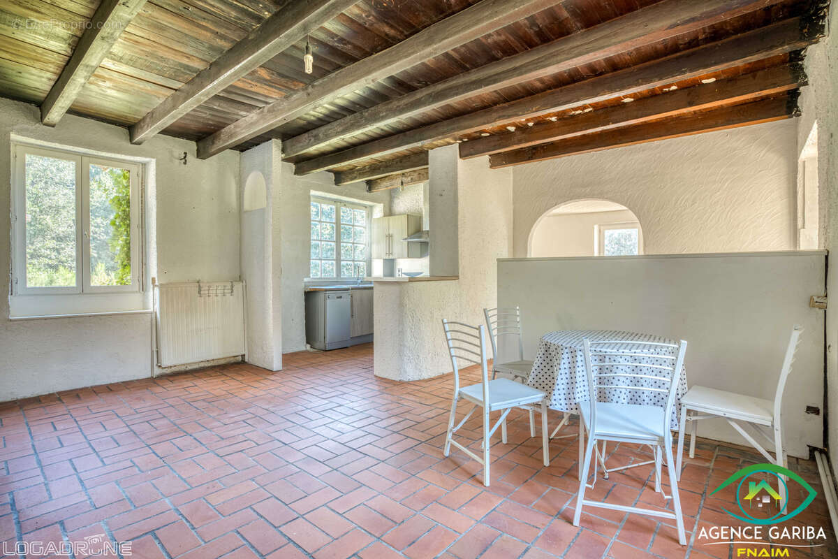 Maison à BLANQUEFORT-SUR-BRIOLANCE