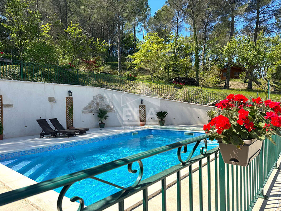 Maison à SIMIANE-COLLONGUE