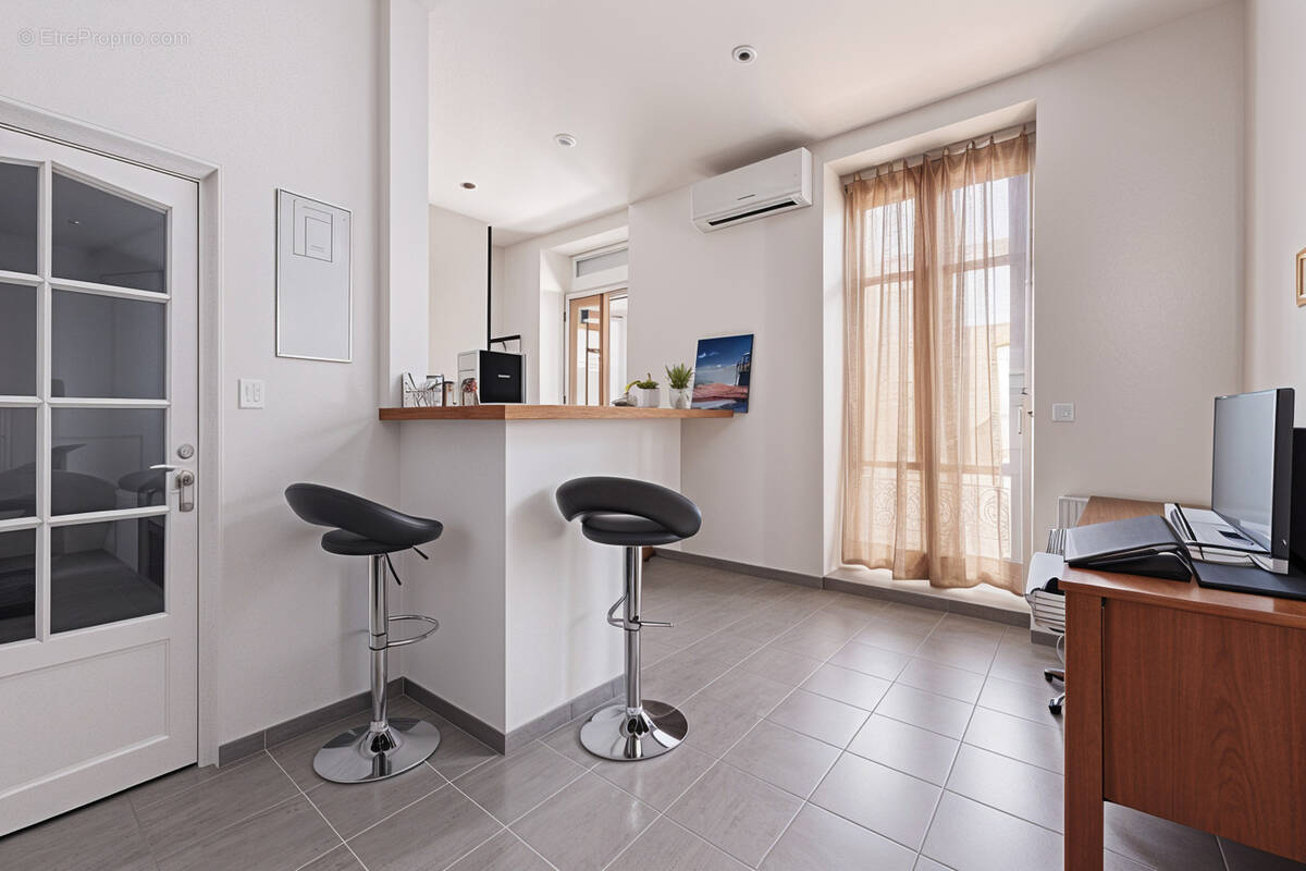 Appartement à MARSEILLE-4E