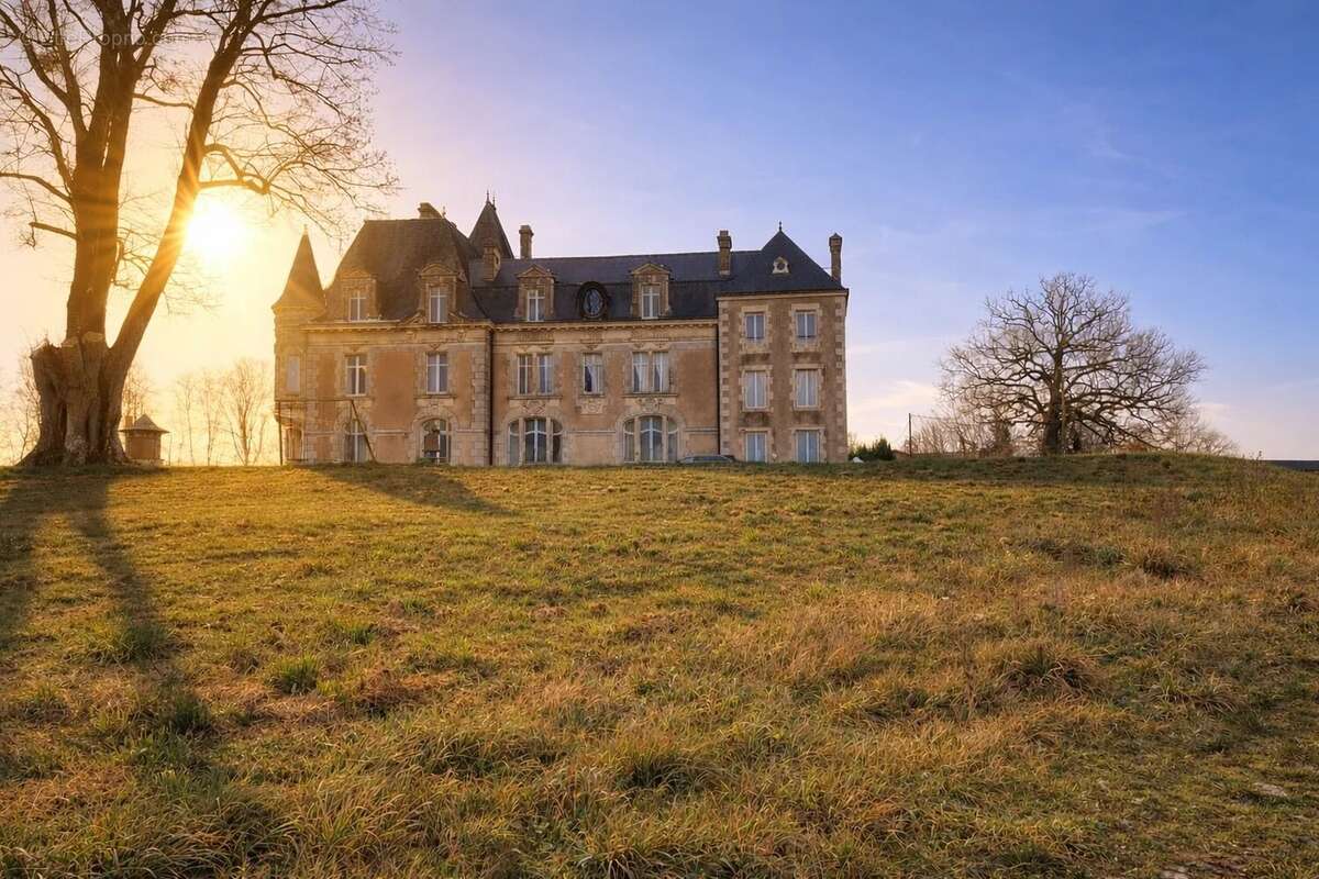 Maison à MONTRAVERS