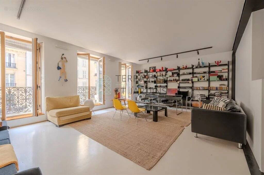 Appartement à PARIS-10E