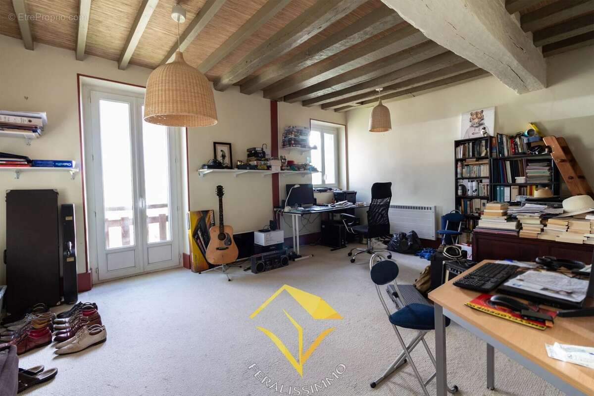 Maison de charme de 5 chambres au coeur du village ! - photo 8