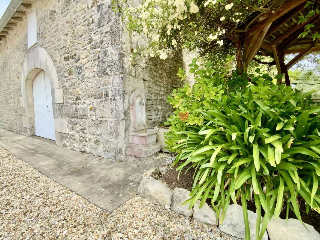 Maison à EPARGNES