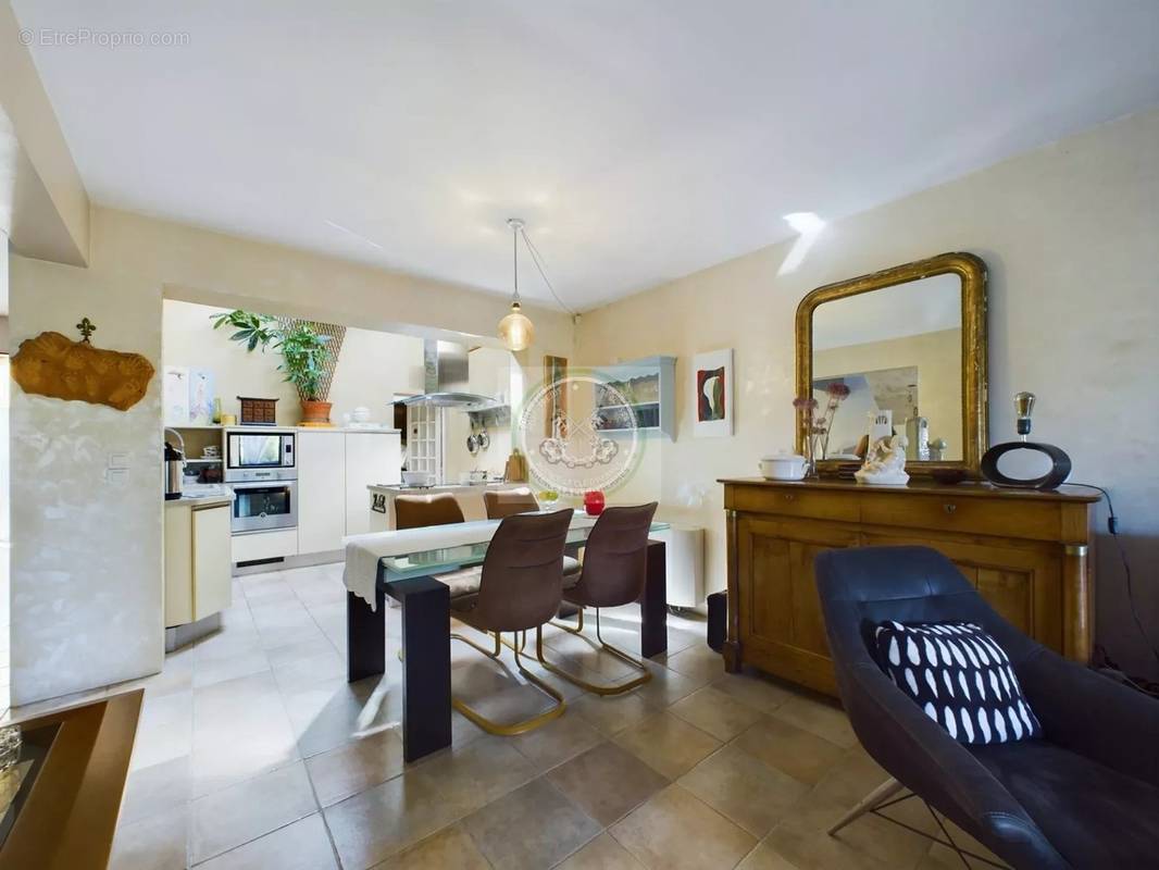 Maison à ROQUEBRUNE-SUR-ARGENS