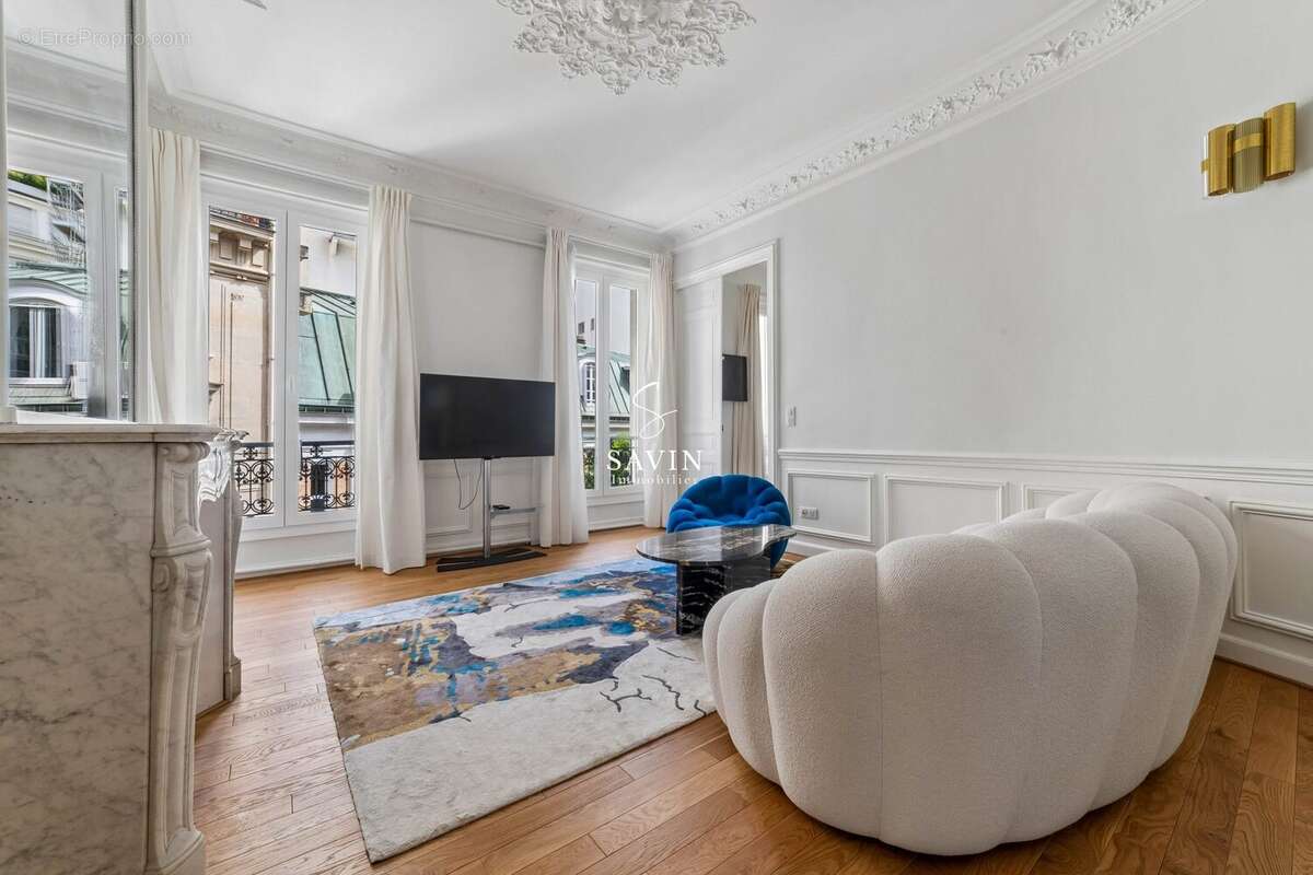 Appartement à PARIS-16E