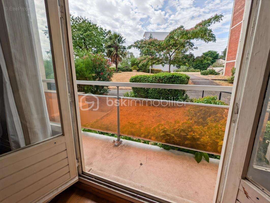 Grand studio avec parking balcon et cave a 10 minutes de la gare rer a et e val de fontenay - photo 4