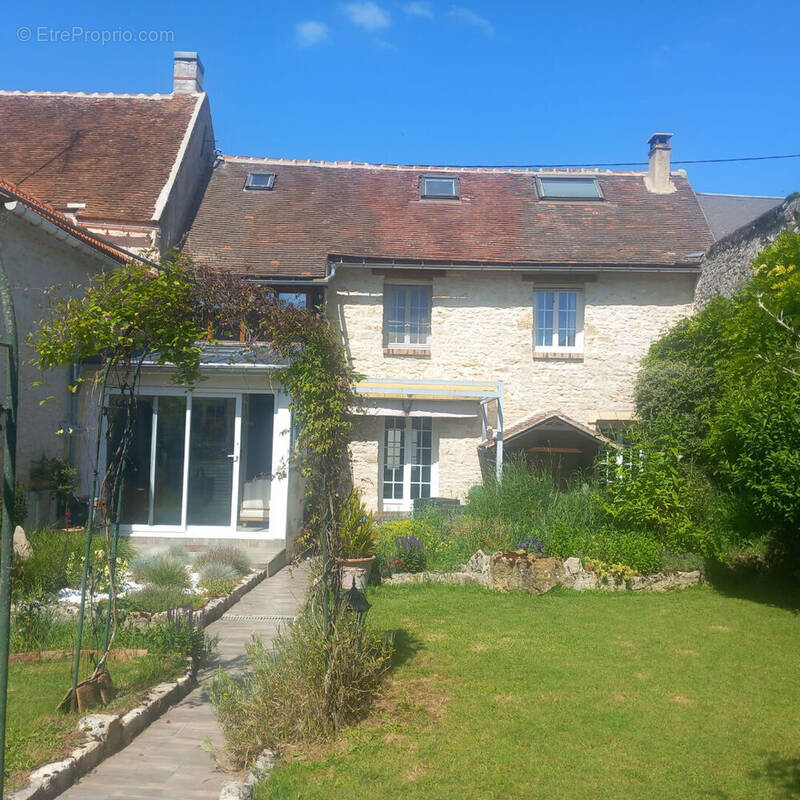 Maison à BRIARRES-SUR-ESSONNE