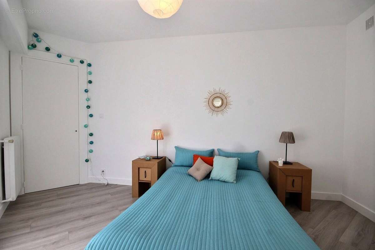 Chambre Parquet - Appartement à ANTIBES
