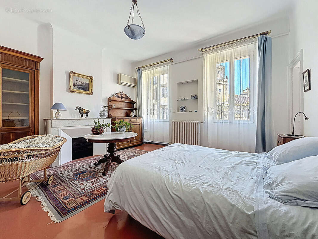 Appartement à MARSEILLE-1E