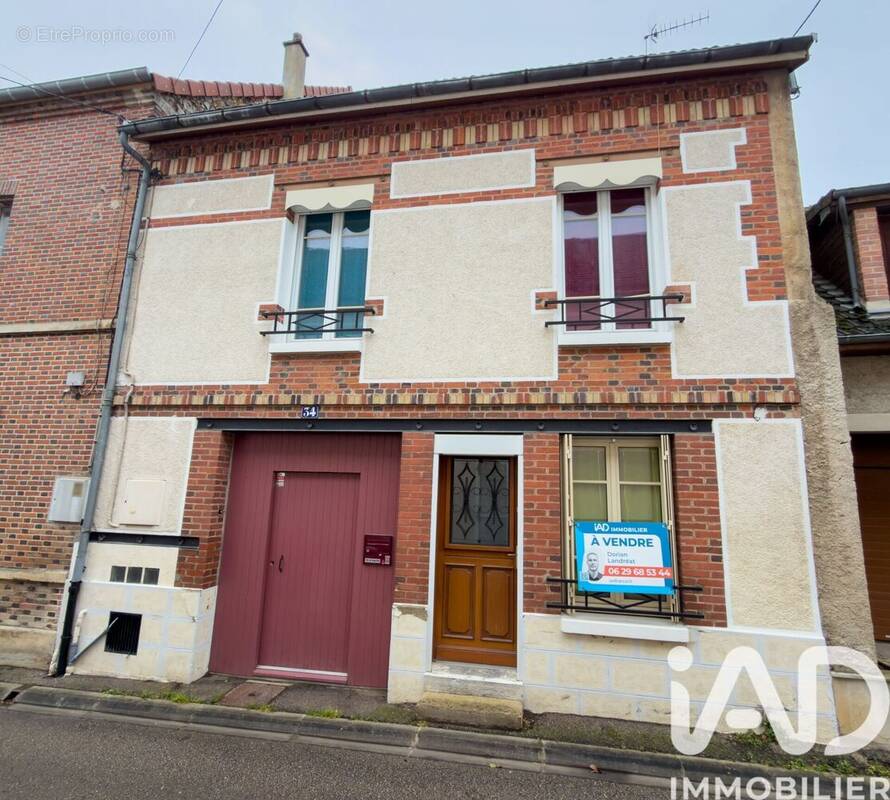 Photo 1 - Maison à VILLESENEUX