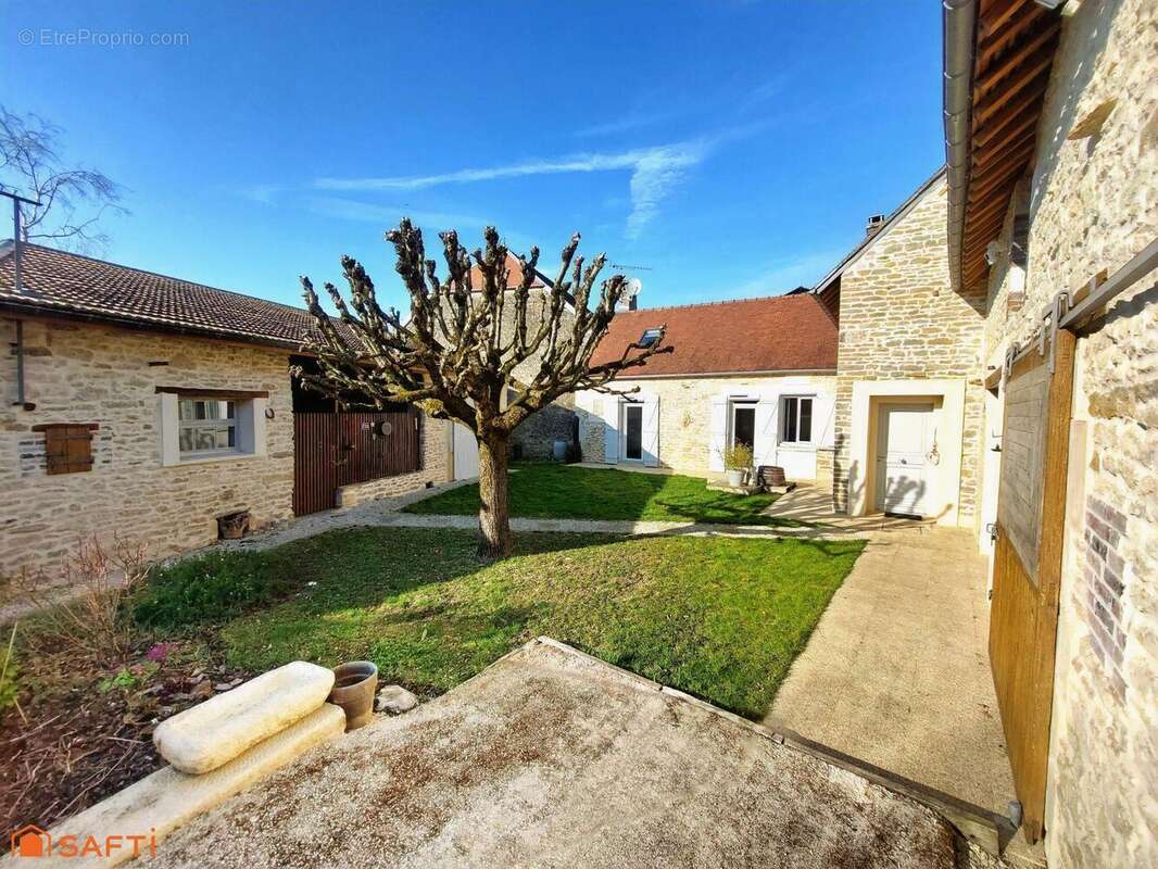 Photo 5 - Maison à COUSSEGREY