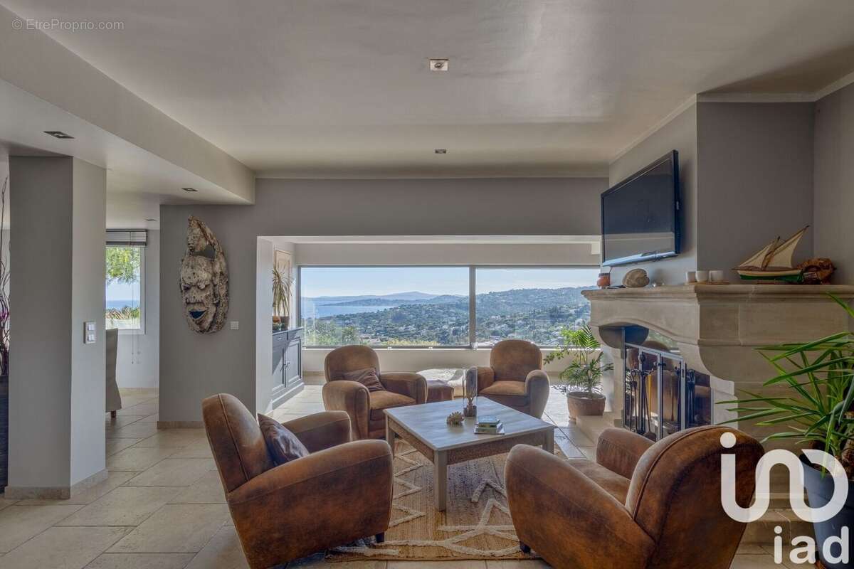 Photo 3 - Maison à ROQUEBRUNE-SUR-ARGENS