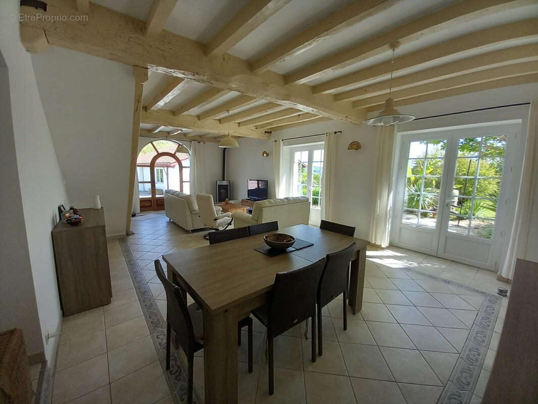Maison avec 2 logements un T4, unT3 et une dépendance. - photo 6