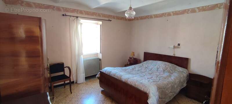 Maison à SAINT-JULIEN-LES-ROSIERS