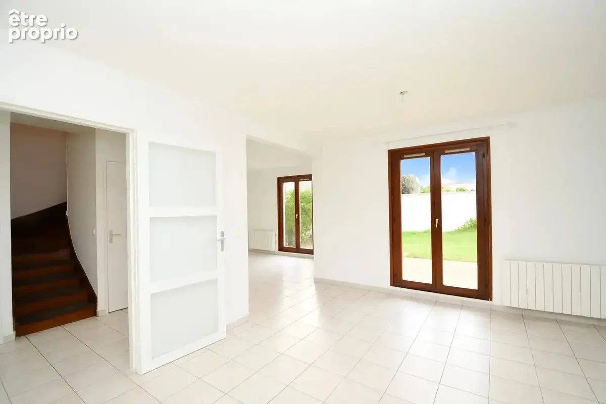 Maison située à Chatou 132 m2 au sol et 94 M² Carrez - Jardin de 80 m²  à 10 mn RER - photo 2