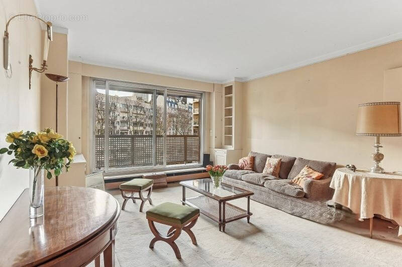 Appartement à NEUILLY-SUR-SEINE
