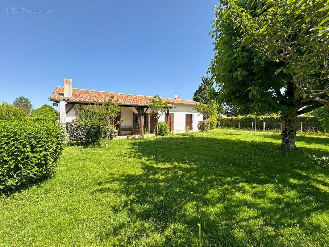 Maison à SAINT-ETIENNE-DE-TULMONT