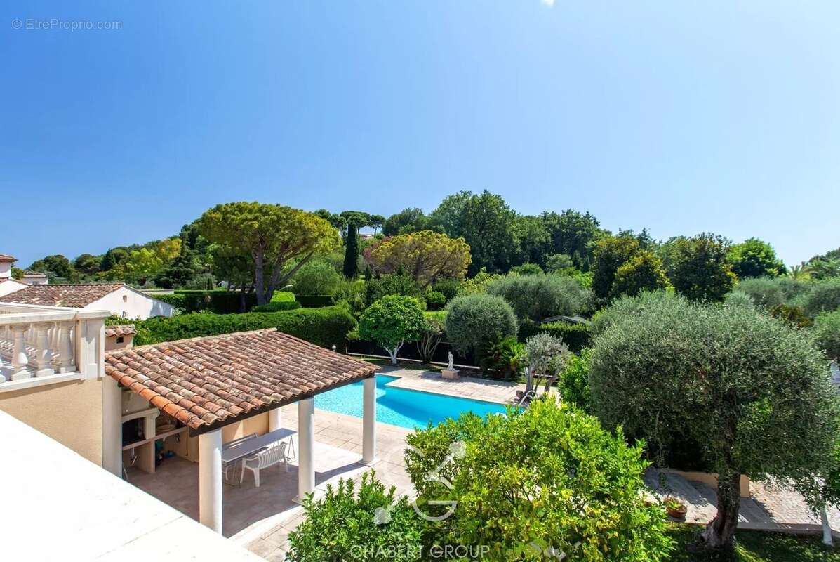 Villefranche-sur-mer - villa - 8 pièces - 200 m² - piscine - terrain de 1 500 m² - terrasses - stationnements - photo 13