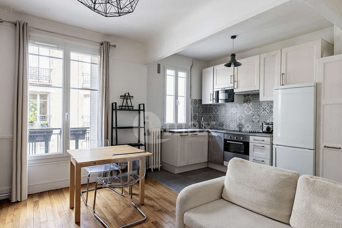 Appartement à COURBEVOIE