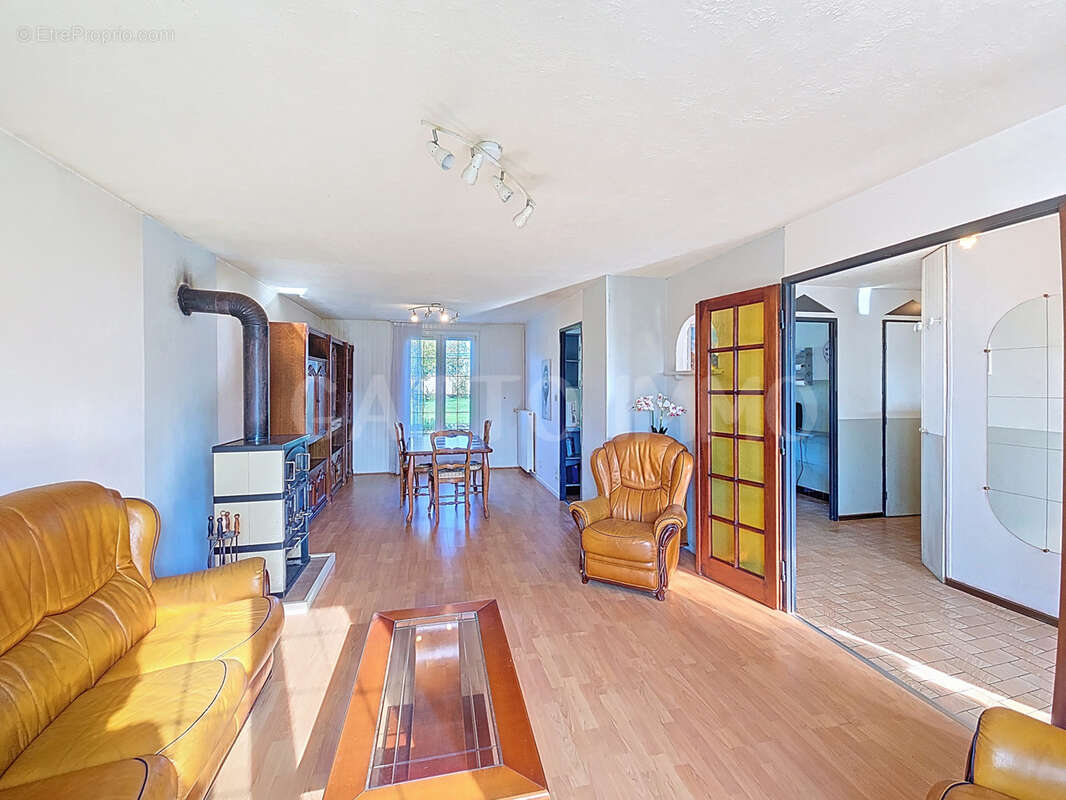 Maison à HAN-SUR-NIED