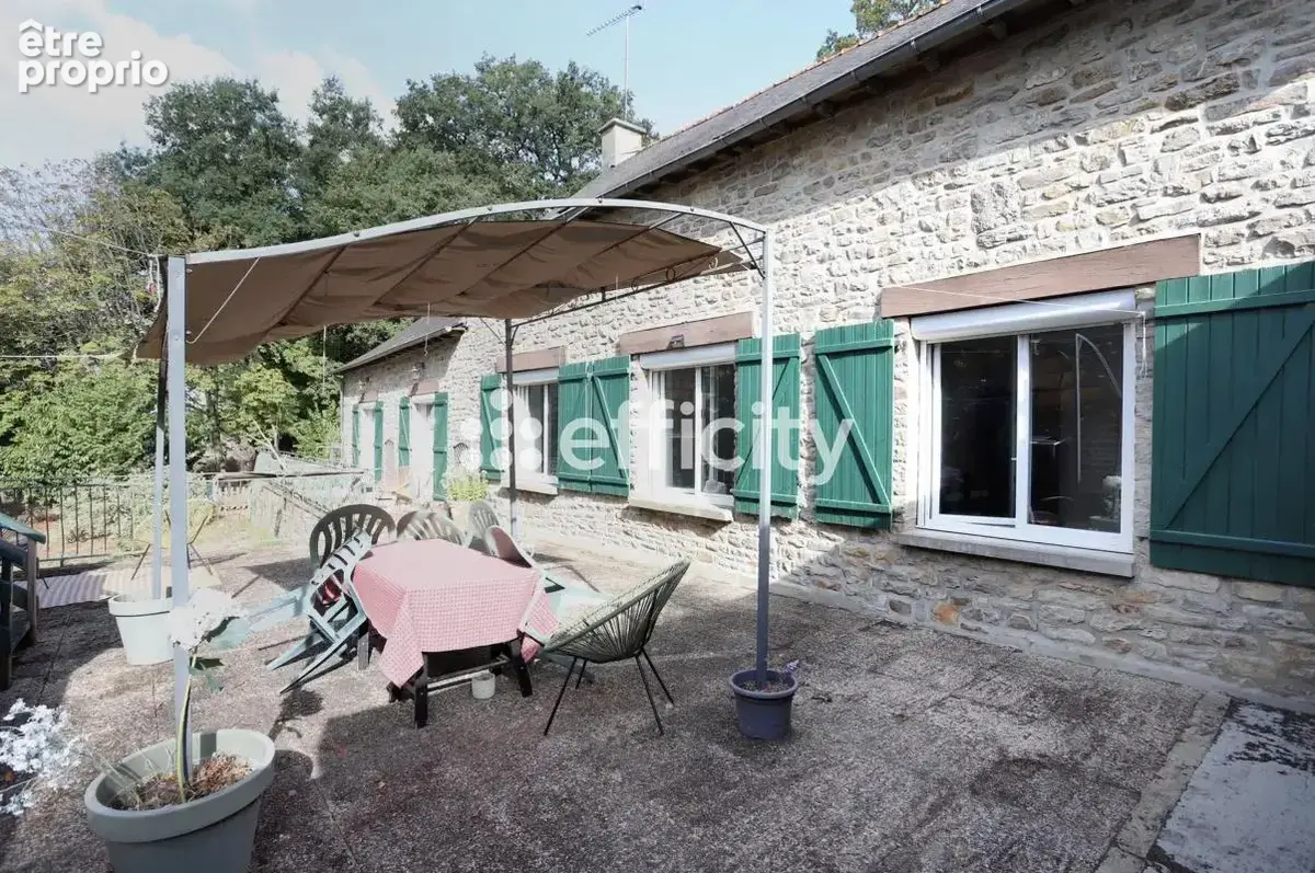 Maison 183 m² à Saint-Aubin-Du-Cormier  - photo 1