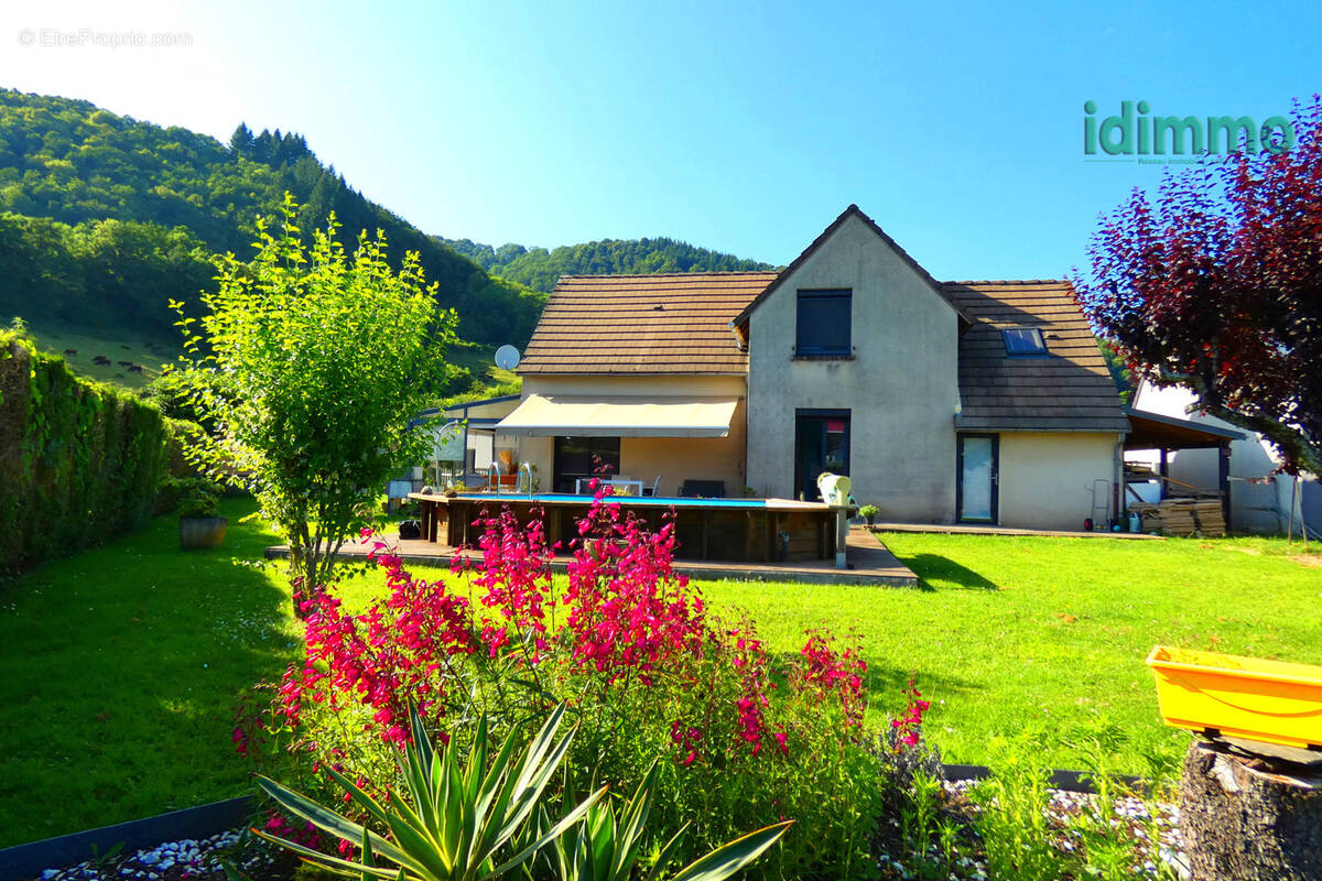 Maison à POLMINHAC