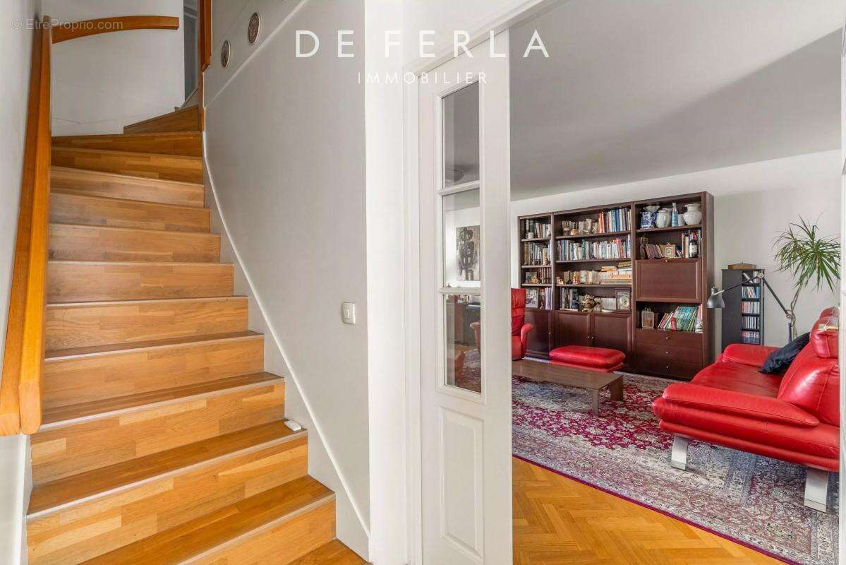 Appartement à PARIS-14E