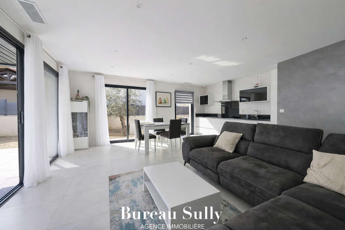 Maison à REVENTIN-VAUGRIS